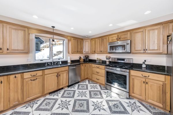 Cabinet Building