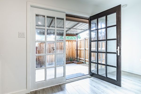 Aluminum Door Mounting