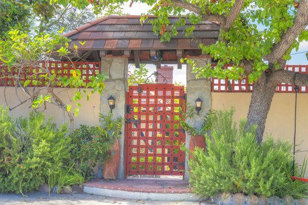 Arbor Gate Mounting
